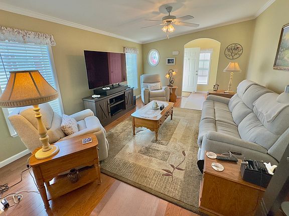 5th image of 94 Sunrise Ln