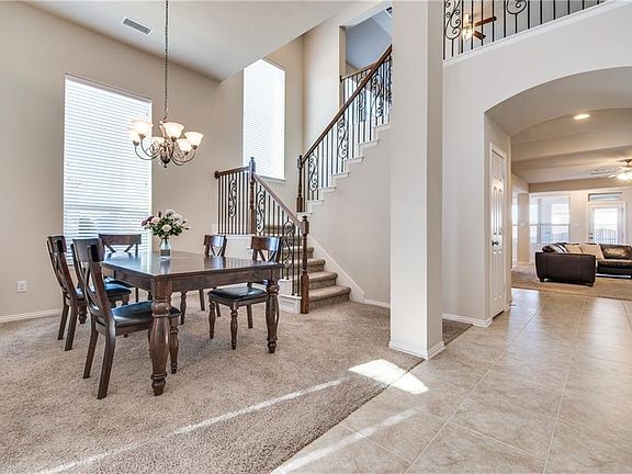 3rd image of 1401 Sparrow Dr
