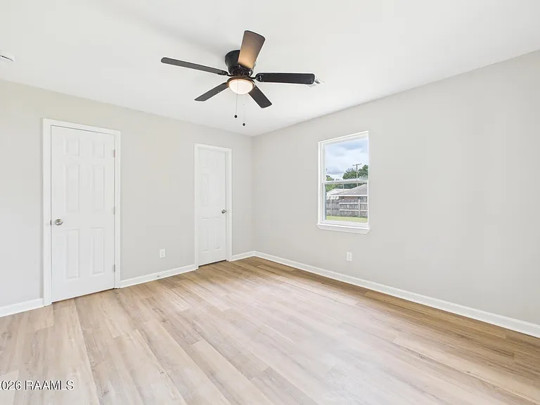 908 Saint Charles St — Photo 18
