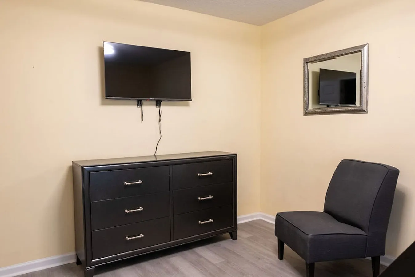 4 bed, 1535 sqft, $5,299 — Photo 2