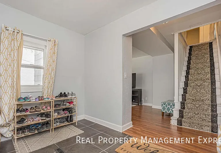 807 W 13th St — Photo 6