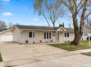 118 Crestwood Dr, Streamwood, IL