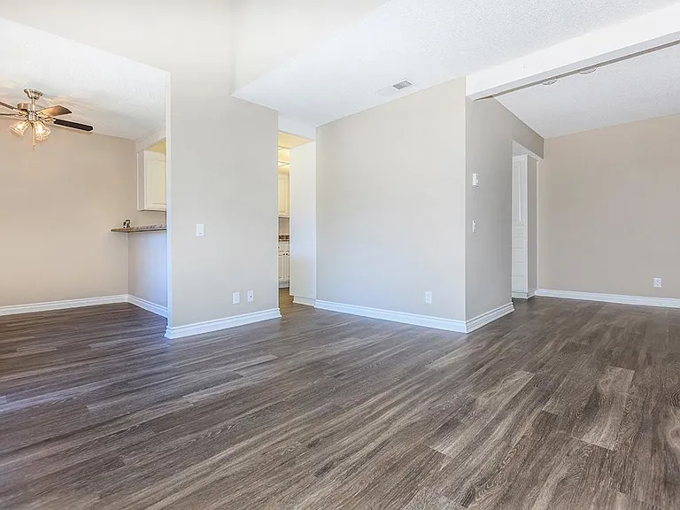 Raintree Apartment Homes — Photo 18