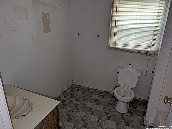5th image of 918 NEVADA