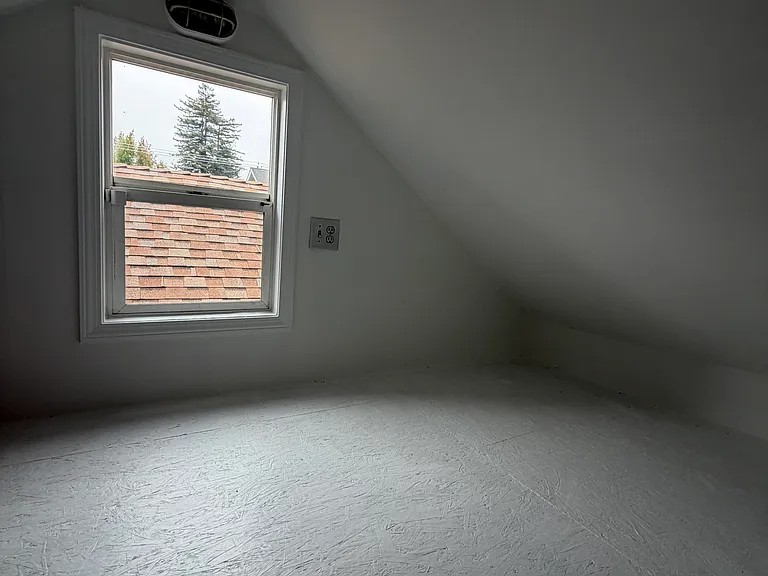 2328 Ward St — Photo 6