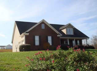 110 Roundstone Dr, Inman, SC 29349