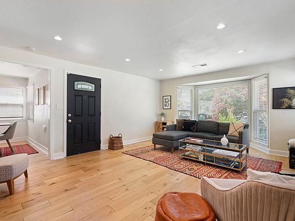 4th image of 438 N 9th St