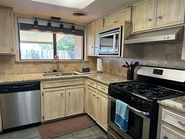 4742 Kevin Ct — Photo 6