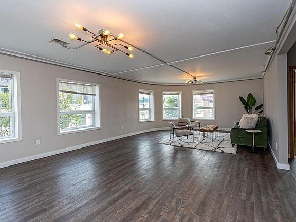 4th image of 316 Broadway St