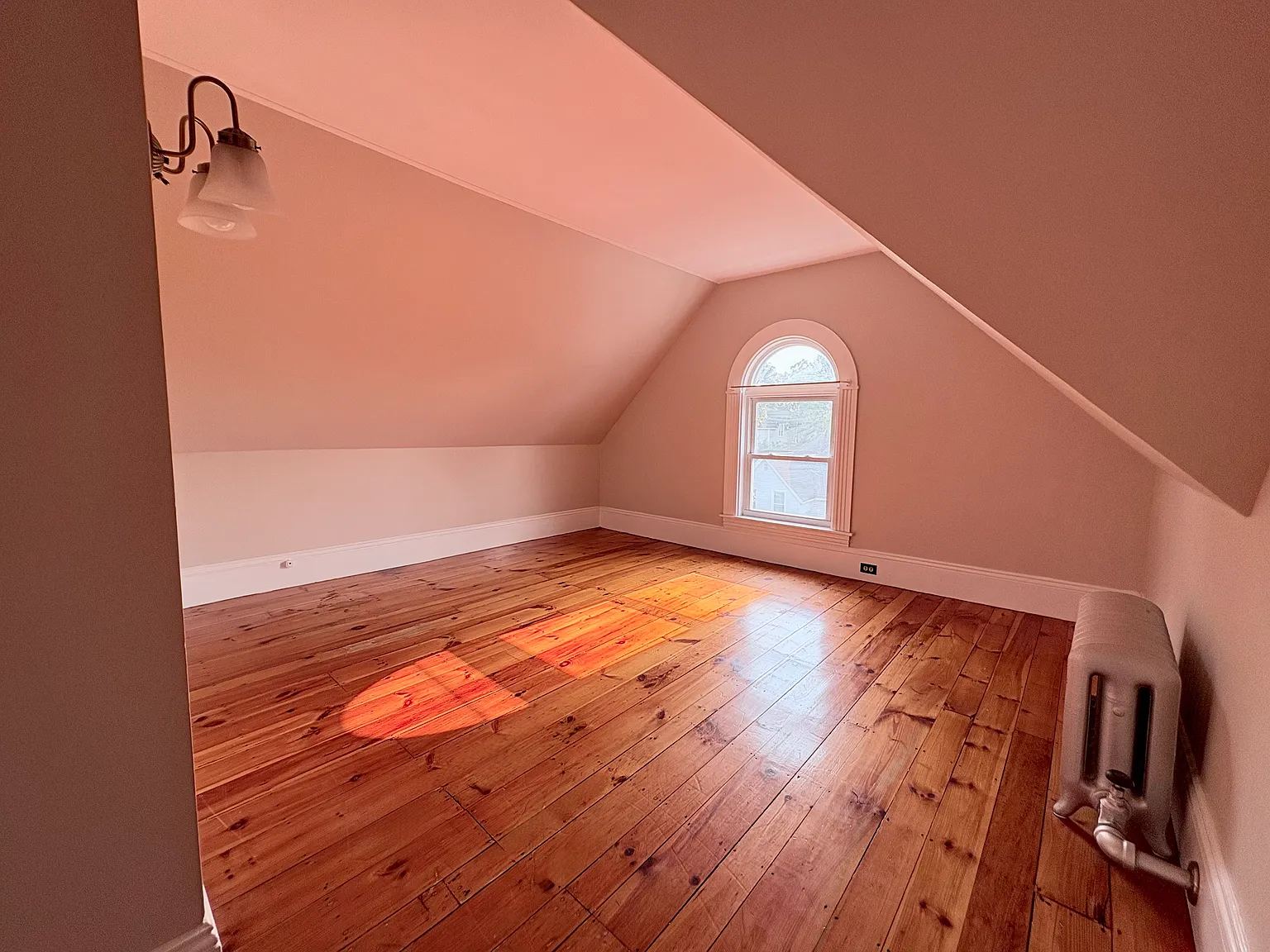 3 bed, 706 sqft, $1,995 — Photo 4