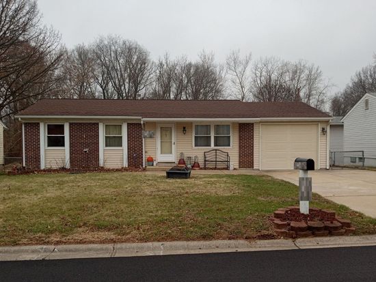 2813 Penbrooke Ln, Saint Charles, MO 63301