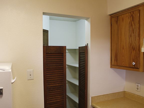 5th image of 1855 Girard Blvd NE #8