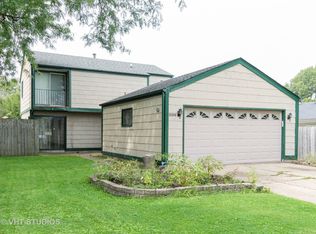 896 Laurel Dr, Aurora, IL 60506