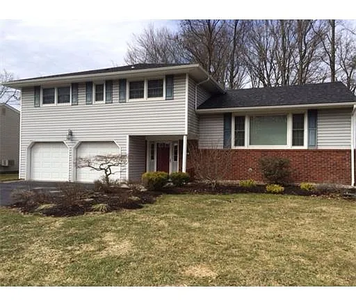 141 Mundy Ave photo 1