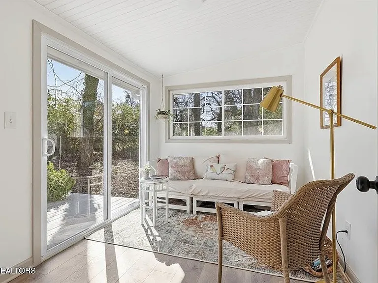 109 Utah Ave — Photo 16