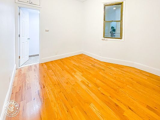 5th image of 344 Gates Ave APT 4A
