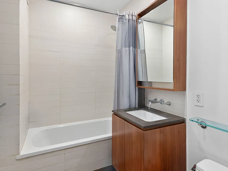 555 W 59th St #Townhouse 3C — Photo 11