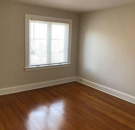 3rd image of 57 Montrose Ave Floor 2