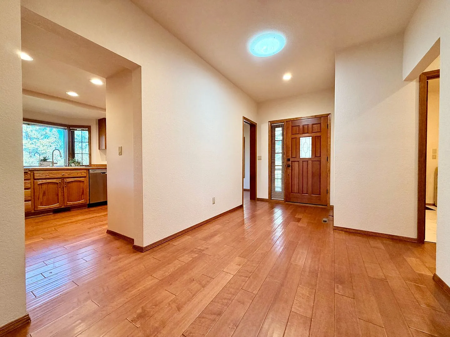 Beautiful Home, Gated Community Located In The Heart Of Mountain High, On Golf Course! — Photo 4