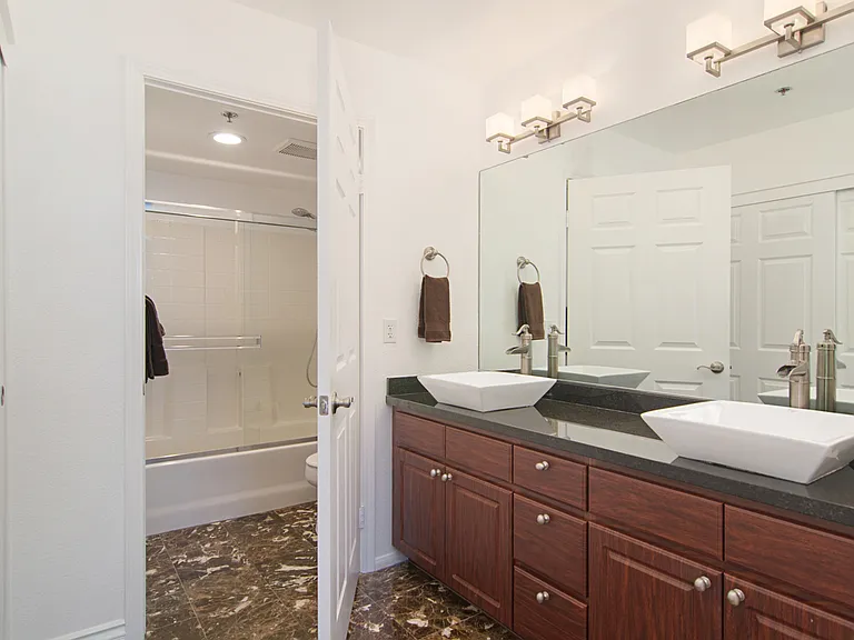 1970 Columbia St #406 — Photo 7