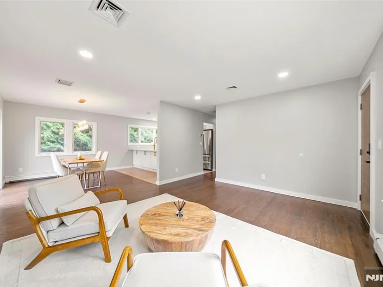 41 Monument Pl — Photo 3