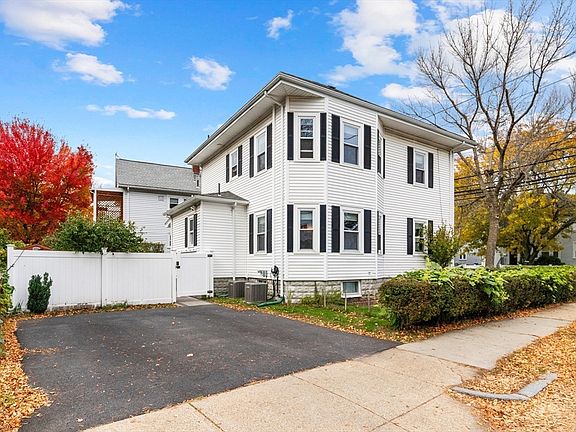 3rd image of 52 Warren St