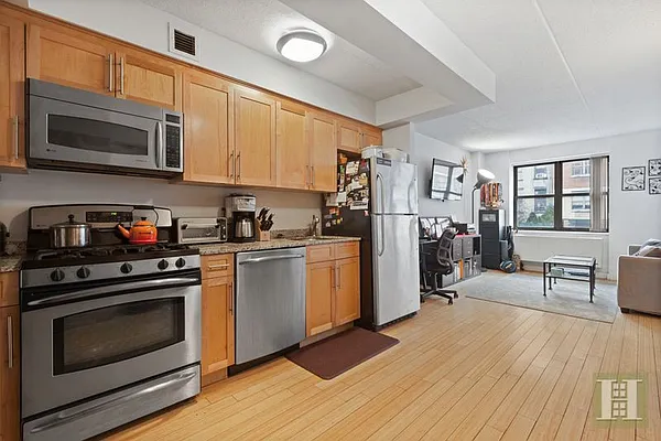 Rented by Halstead Real Estate | media 6