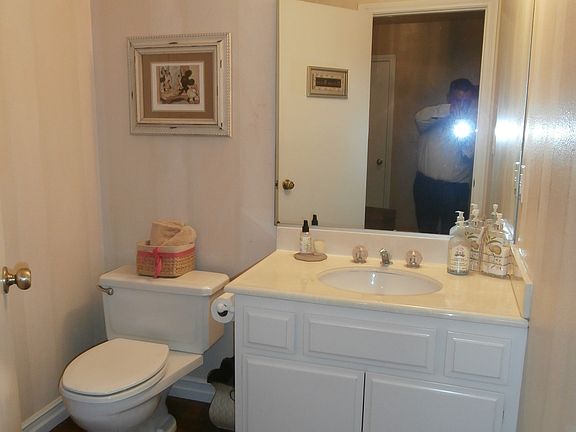 5th image of 5601 Welland Ave #B