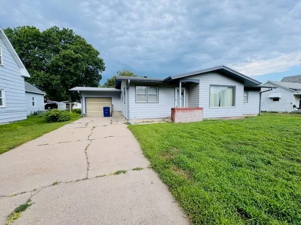 907 8th St, Arapahoe, NE 68922