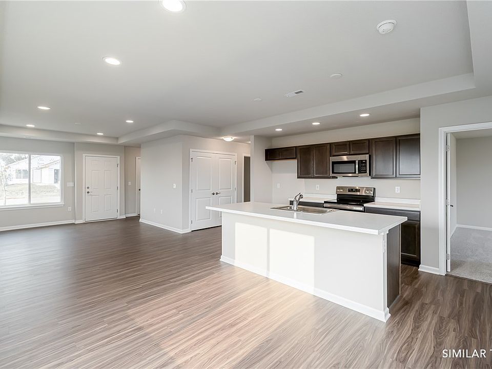 1st image of 870 Aster Dr