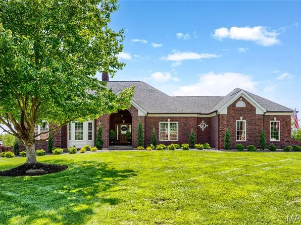 5335 Lancelot Dr, Weldon Spring, MO 63304