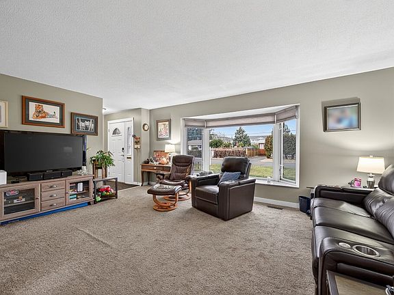 4th image of 797 Ridgeview Ter