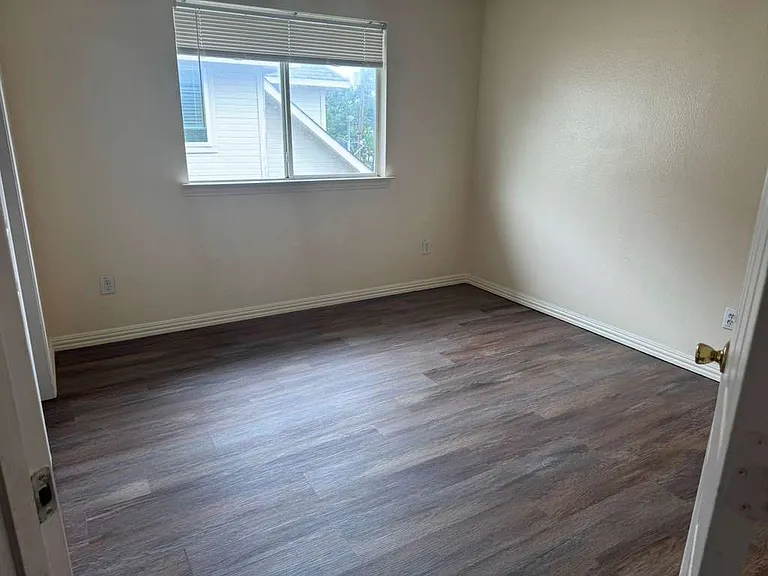 844 Brockden Dr — Photo 13