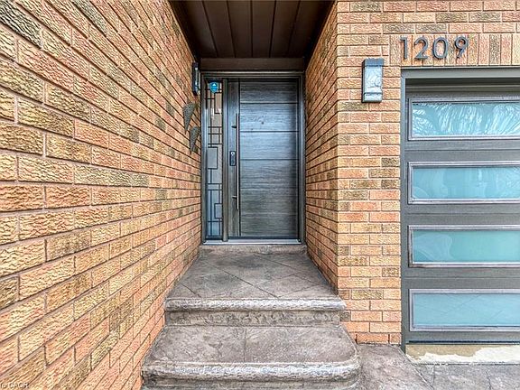 5th image of 1209 Old Oak Dr