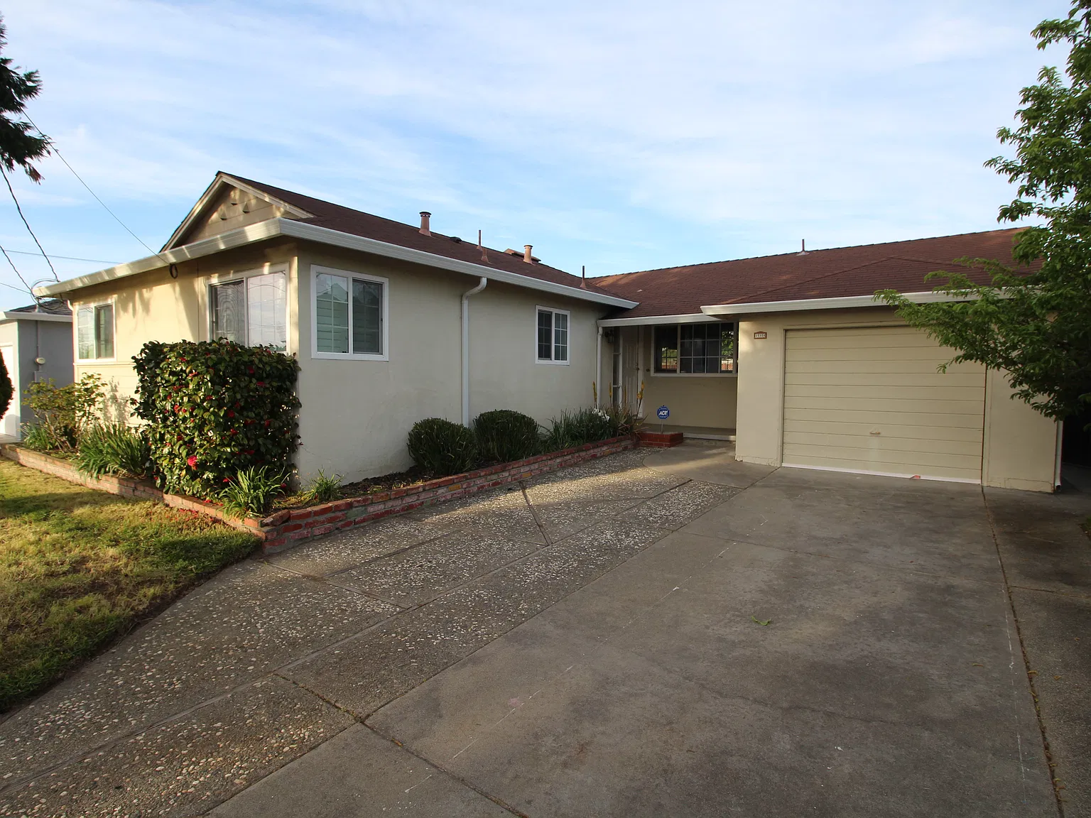 3 bed, 1166 sqft, $3,600 — Photo 2