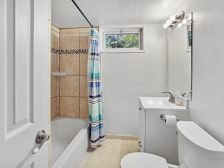 4227 University Dr — Photo 17
