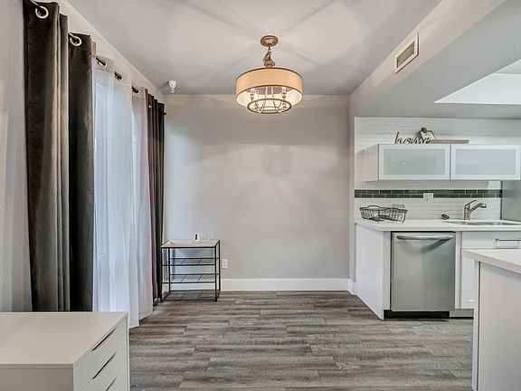 5th image of 5189 S Gravenstein Park W