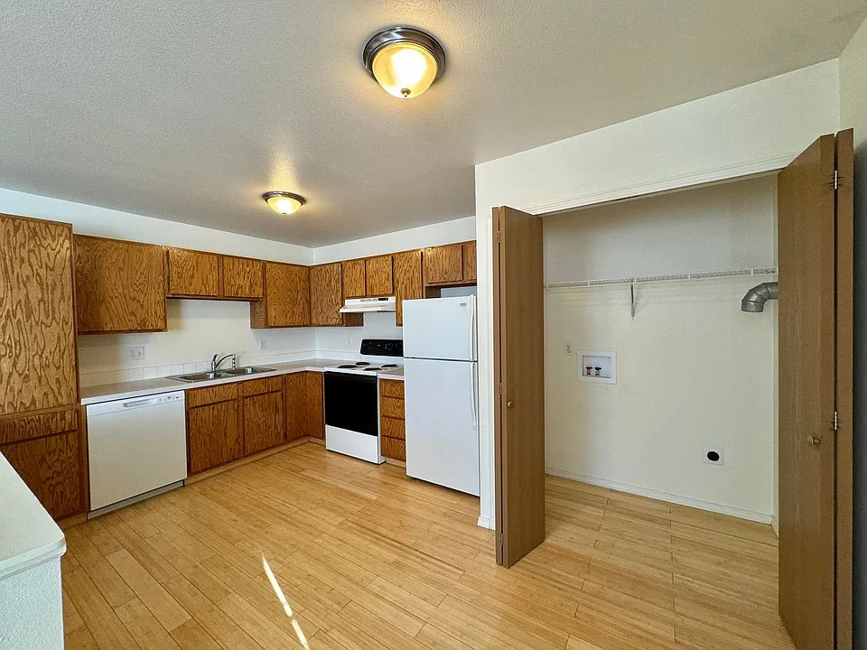 511 Peterson Dr #1