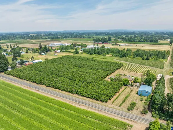 30248 S Barlow Rd, Hubbard, OR 97032