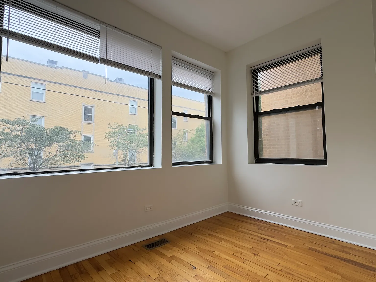 4 bed, 2000 sqft, $2,895 — Photo 2