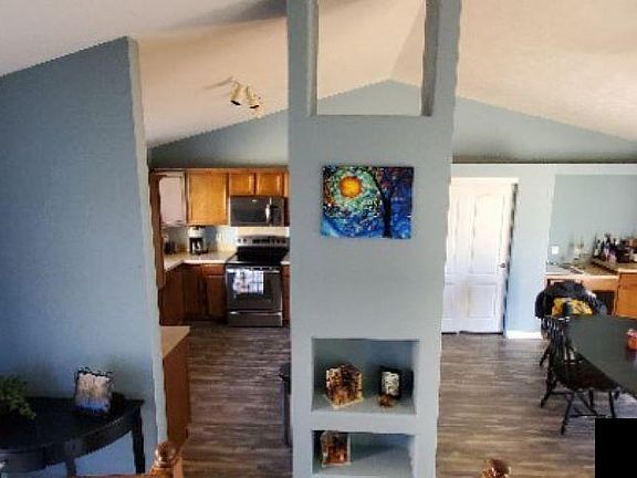 3rd image of 20827 Oak St