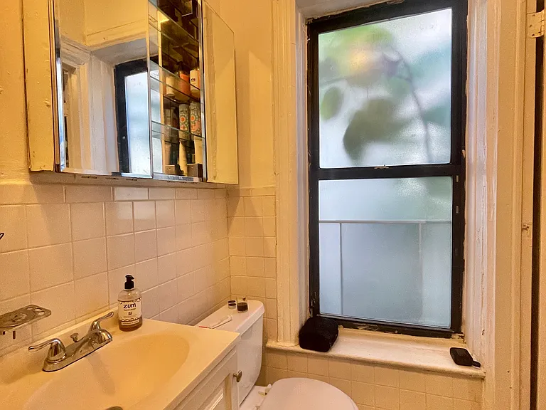 1054 Bergen St #4C — Photo 11
