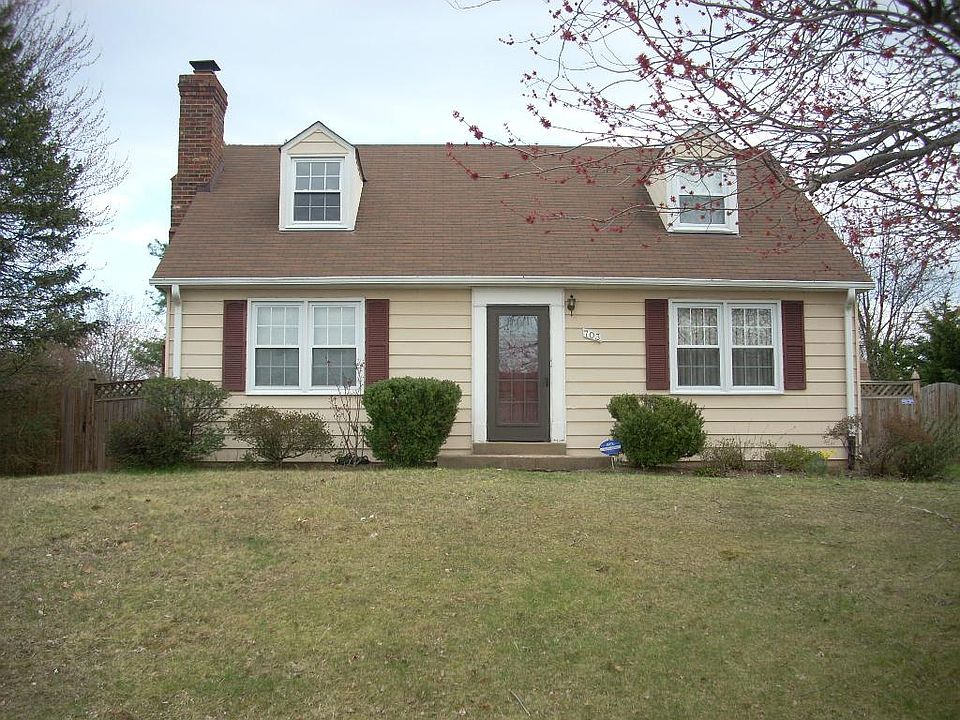 1st image of 703 Palmer Dr