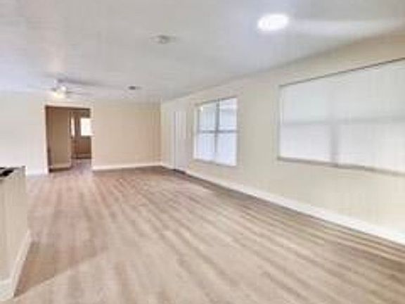 5th image of 3112 SE 1st Pl