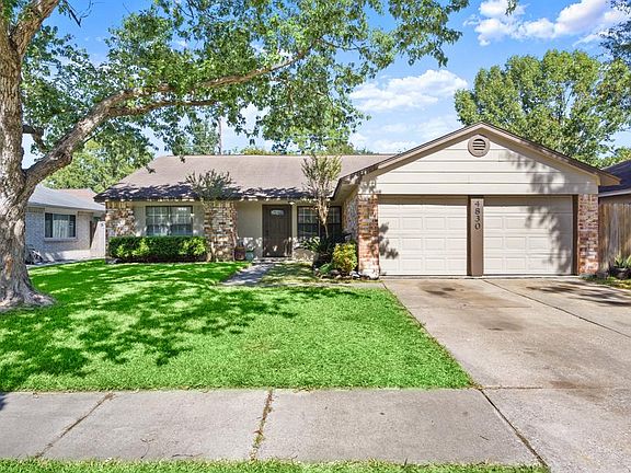 Beautiful shade tree and mature landscaping