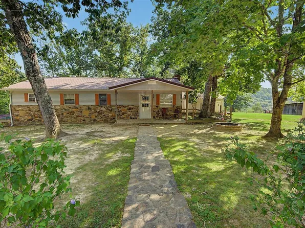 231 Walnut Dr, Mammoth Cave, KY 42259