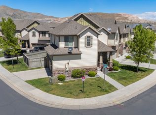 9275 N Oakland Hills Dr, Eagle Mountain, UT 84005