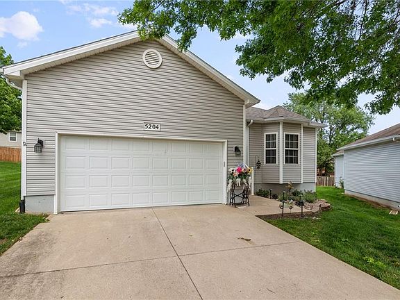 3rd image of 5204 NW Primrose Ct
