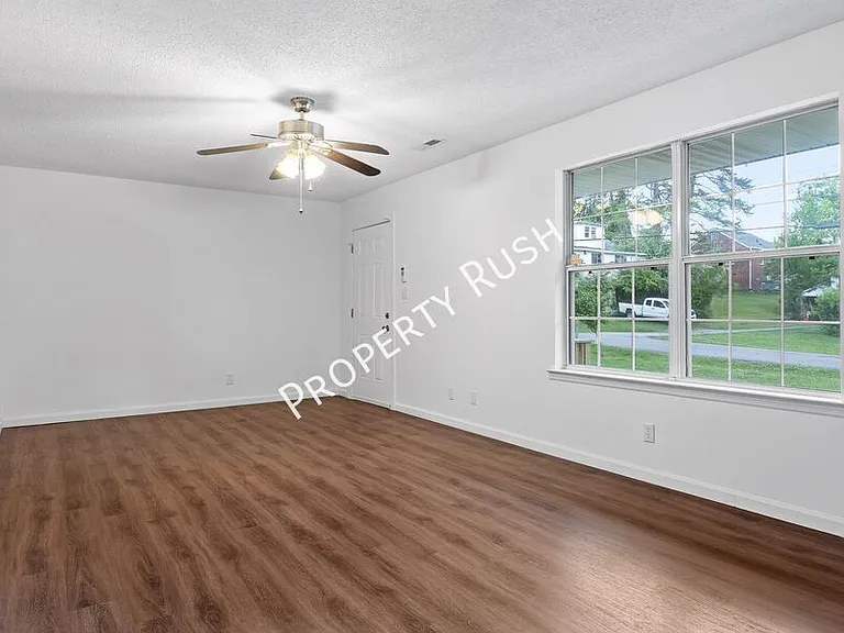 3404 Frawley St — Photo 7