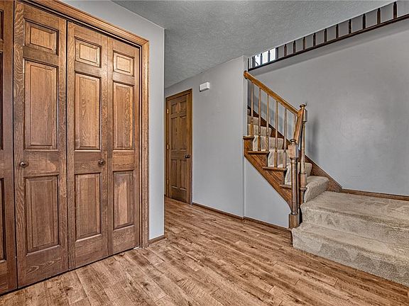 4th image of 31 Brookdale Dr